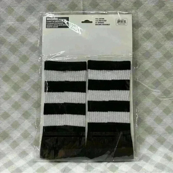 SNARK CITY SHHH NO ONE CARES Novelty Socks NWT - Picture 2 of 3